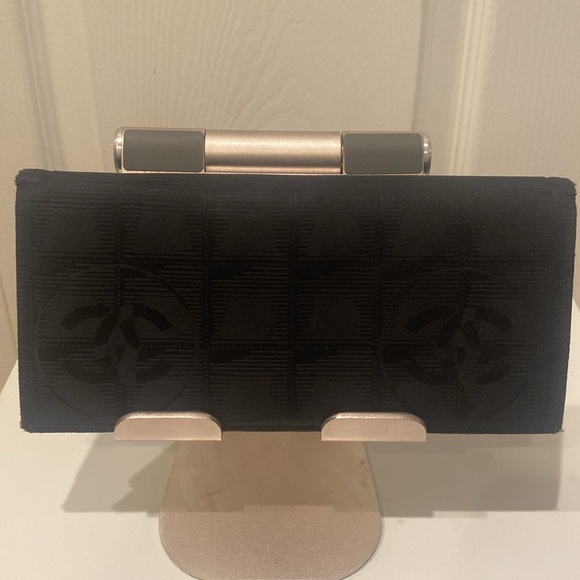 CHANEL LONG TRAVEL WALLET LAMBSKIN INTERIOR - Picture 12 of 14